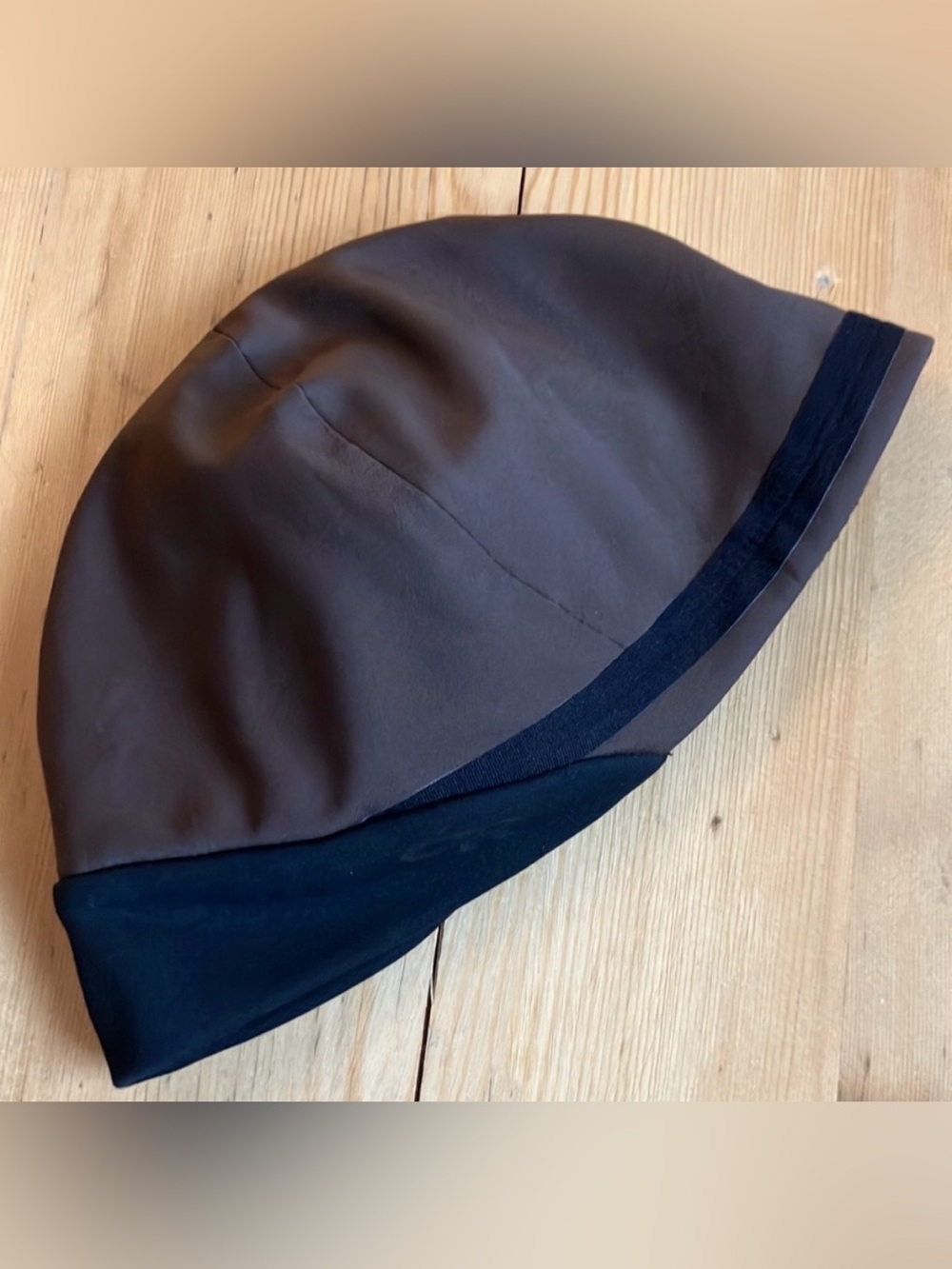 Outdoor Research L Wind Breaker Beanie Light Weight Fleece Lining Brown Black